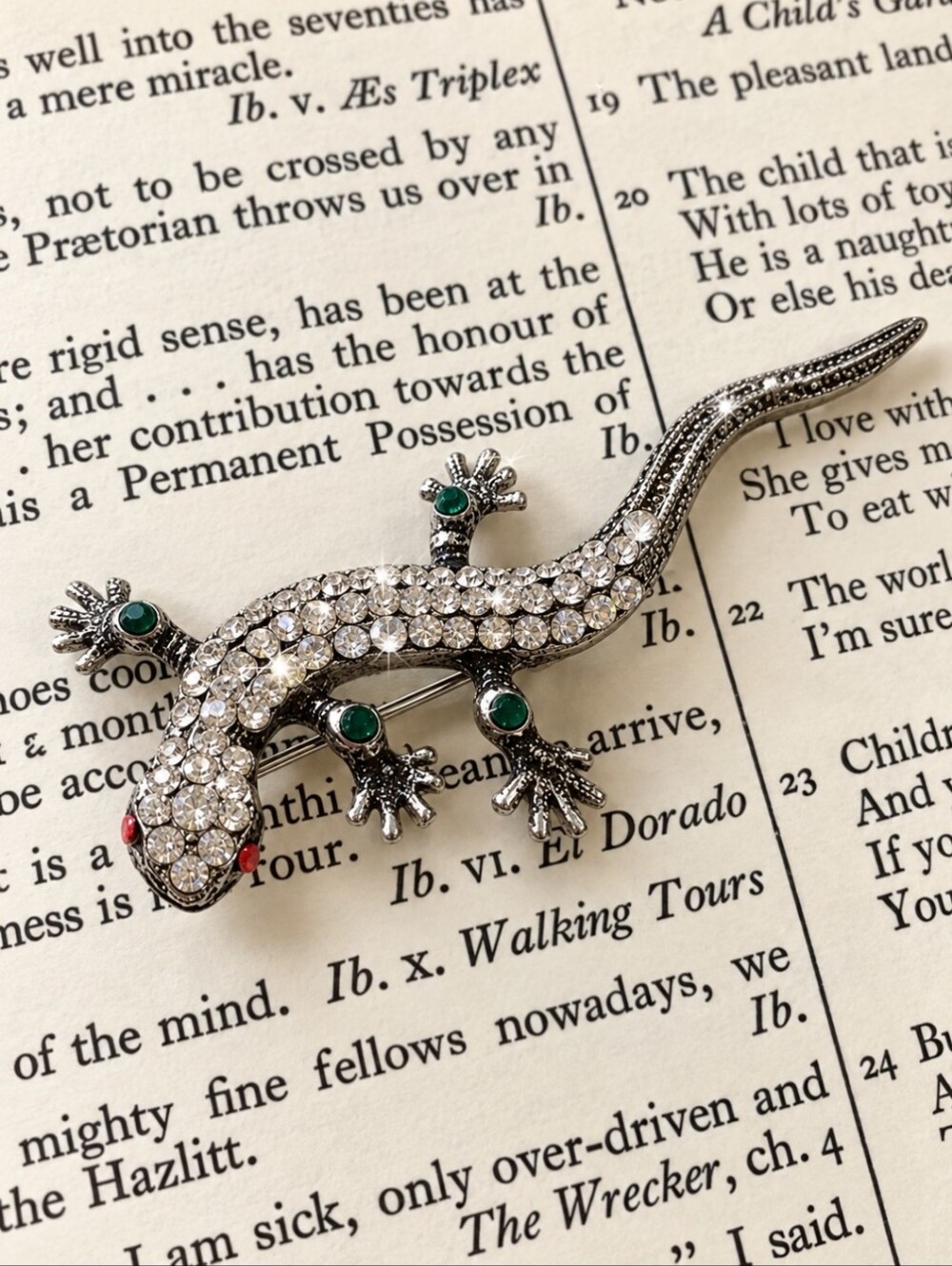 Vintage Lizard Salamander Reptile Rhinestone Pin Animal Brooch NEW
